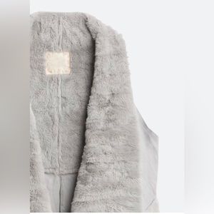 Coffeeshop Loree faux fur vest. Originally purchased from Stitchfix.